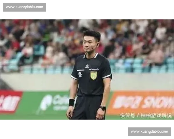 苏超铁哨柔情：高颜值裁判陆爽的微笑执法哲学