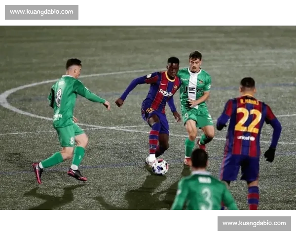 过顶的好球：足球场上的致命弧线