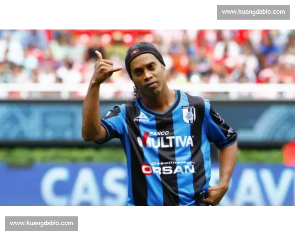 小罗携大罗、维尼修斯亮相 Nike 活动：传奇与新星跨代际传递足球正能量