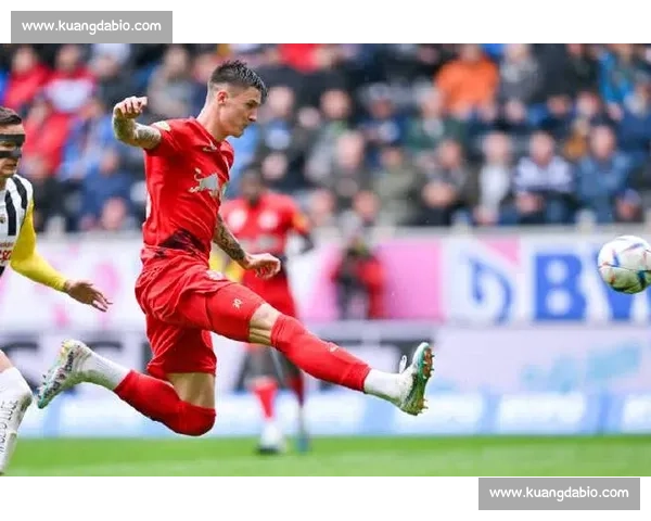 拜仁酝酿重磅变革：舍什科接班凯恩，英格兰锋霸转型中场核心