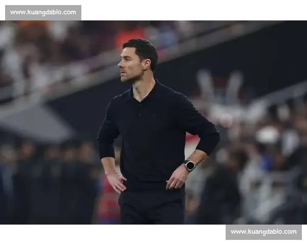 维尼修斯领衔三将抵皇马驻地 阿隆索率队冲刺世俱杯关键战