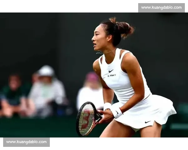 郑钦文鏖战温网！两升水饮尽追平，对手疑似爆粗引争议