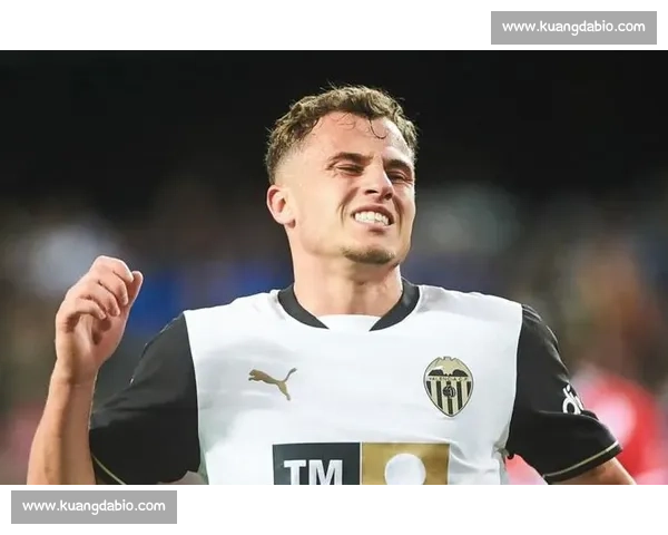 皇家社会续约本土青训后卫佩鲁 - 罗德里格斯 新约至 2026 年