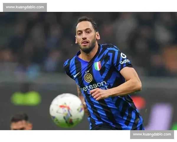 国米标价 3500 万欧难寻买家,恰尔汗奥卢或降薪加盟加拉塔萨雷 国米标价 3500 万欧难寻买家,恰尔汗奥卢或降薪加盟加拉塔萨雷