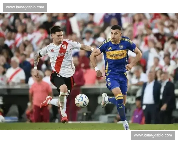 帕雷德斯盛赞马斯坦托诺：17 岁天才中场的全能表现令人惊叹